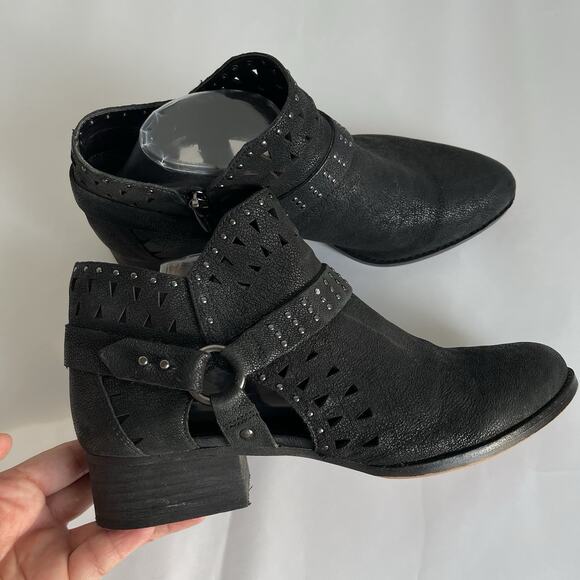 Vince Camuto Calley Leather Studded Harness Ankle Boots Black Booties Size 10 - Picture 4 of 11